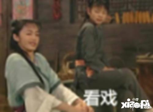 吃瓜差点把自己吃死的视频,惊险一幕！吃瓜群众误食异物险丧命