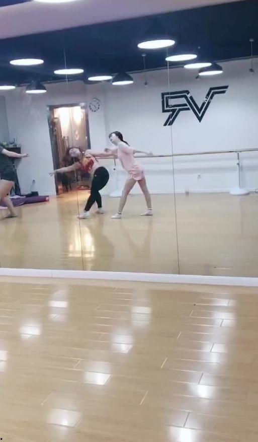 成都跳舞吃瓜视频下载,网络爆款视频背后的狂欢瞬间